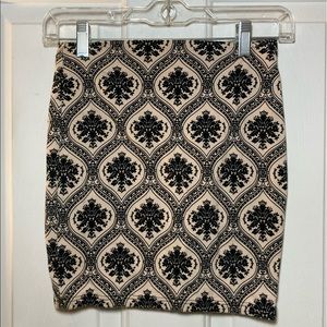 Sm Forever 21 B&W Geometric Pencil Skirt